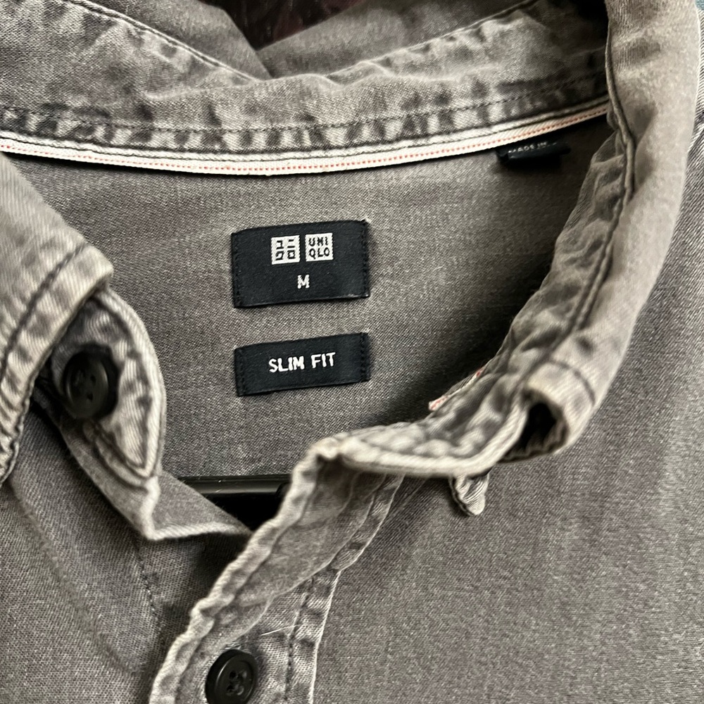 UNIQLO GREY BUTTON UP SHIRT - Picture 3 of 5